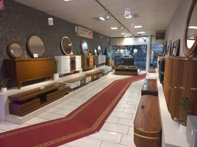 گالری محصولات چوبی بی نظیر-تخصصی ترین مرکز فروش میز تلویزیون  LCD  در کرمان 